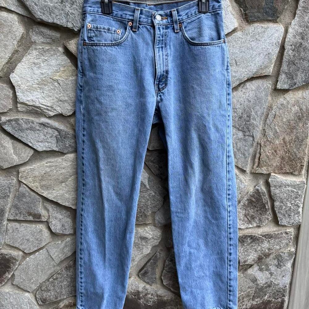 Vintage USA made (based on button stamp) Levi’s 550 jeans. Nice 90s fit.